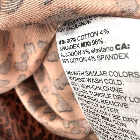 Chicos Chic Stretch No Iron Sz MEDIUM US 8 1 Animal Print Leopard Shirt Top Work - Picture 6 of 7